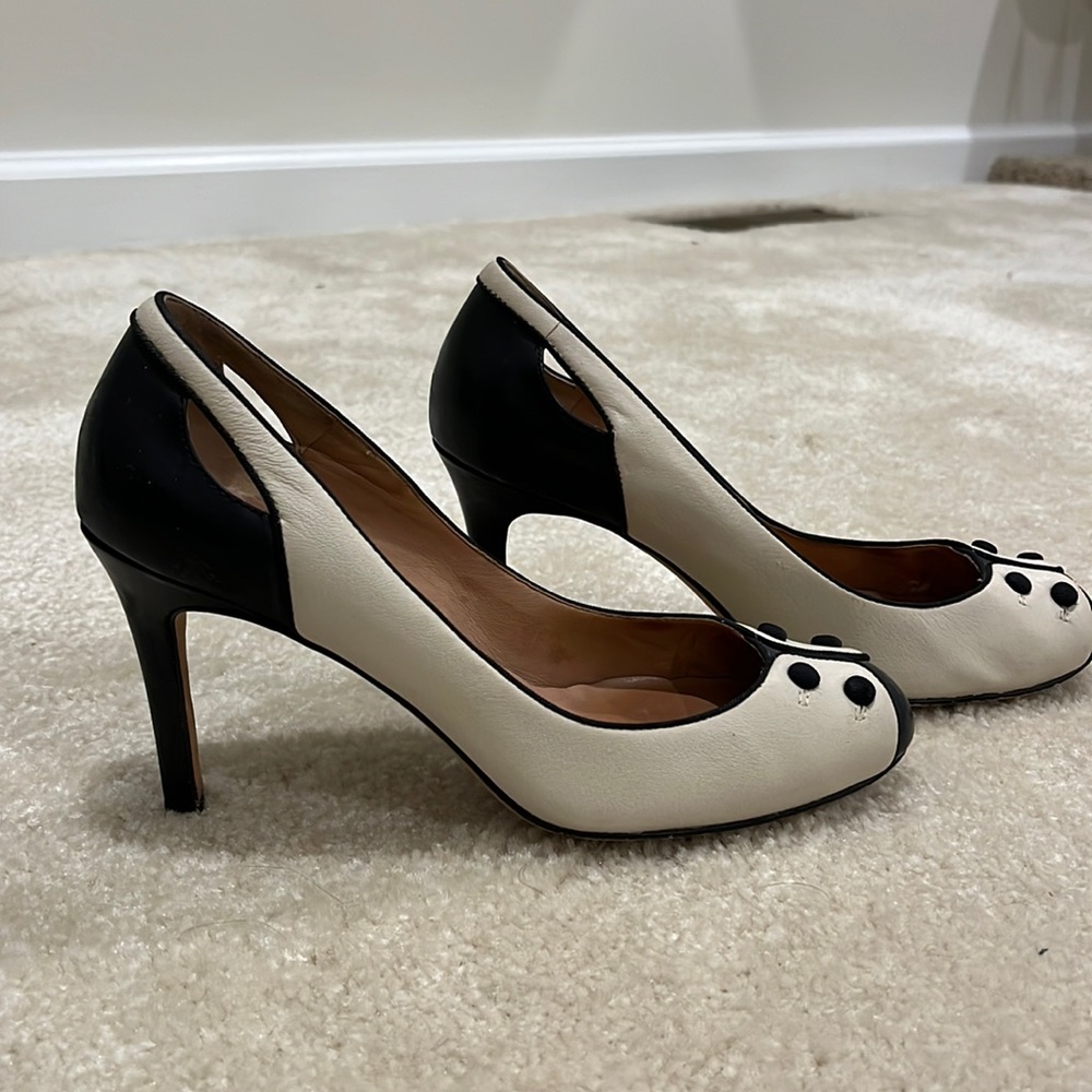 Ann Taylor Black and Ivory Classic Pumps